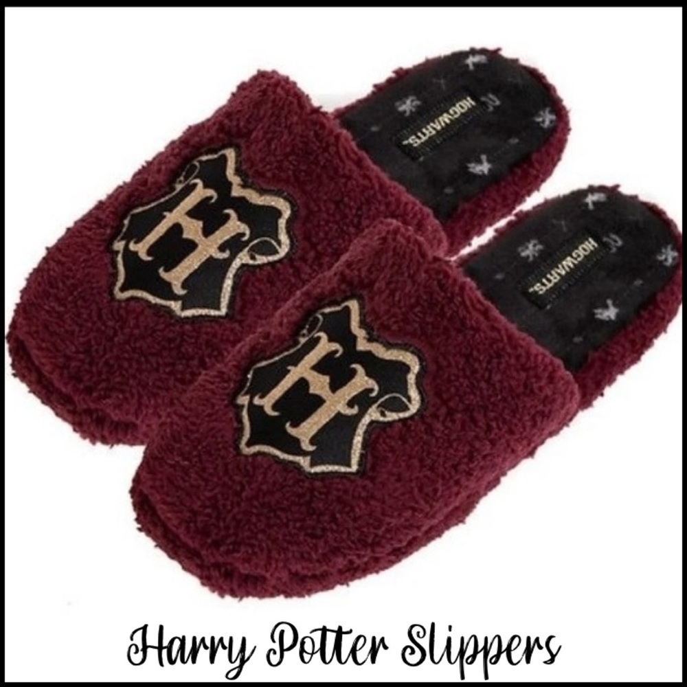 NWT Unisex Harry Potter Hogwarts Furry Slippers